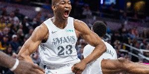 不愧是凯-琼斯飞天炸扣秀劲爆天赋 5中5得13分9板&amp;amp;正负值+11