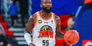 就靠你了！多米尼克-琼斯半场16中6轰两队最高21分外加8板4助