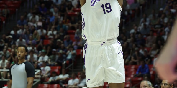 世俱杯-5号秀贝利全场13中3仅得8分，正负值-12全队最低