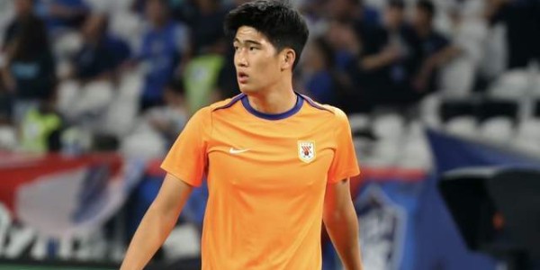 足球-1年前还在踢中乙，彭啸上限可留洋 泰山手握05众星 培养后腰争冠