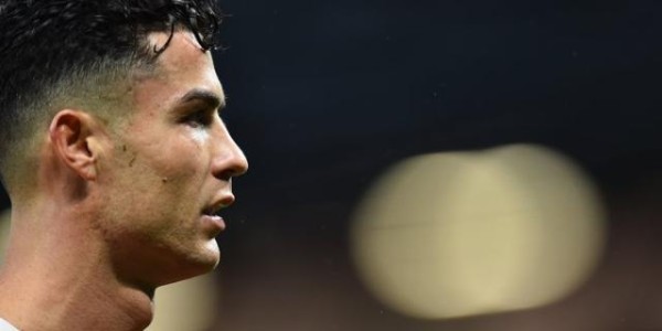 足球-C罗龙凤胎儿子夭折 曼联皇马尤文纷送慰问