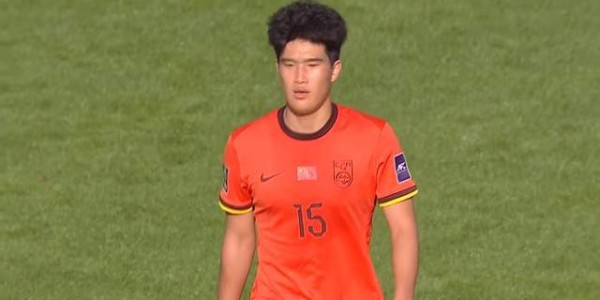 足球-1年前还在踢中乙，彭啸上限可留洋 泰山手握05众星 培养后腰争冠